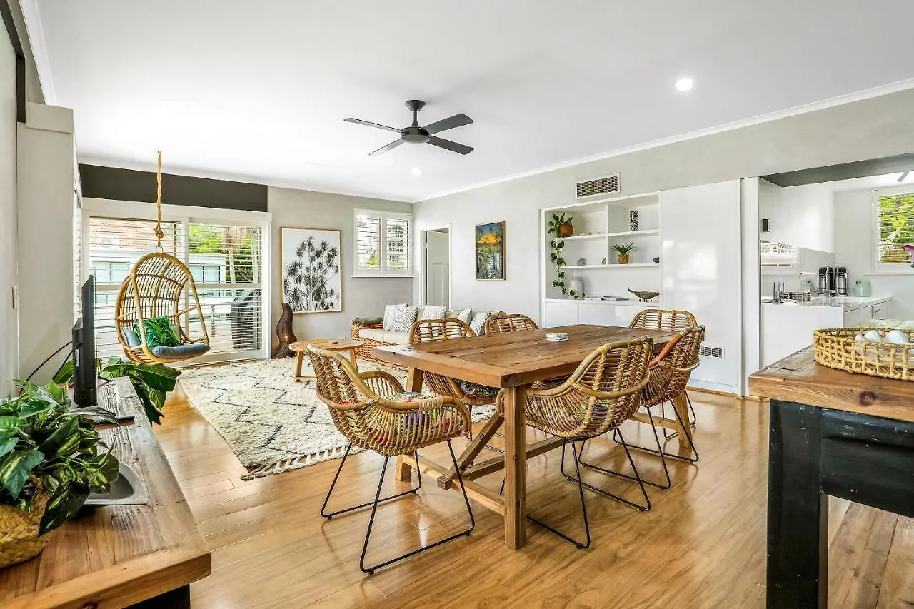Harmonious Haven With Hinterland Views, Noosa Heads Apartment