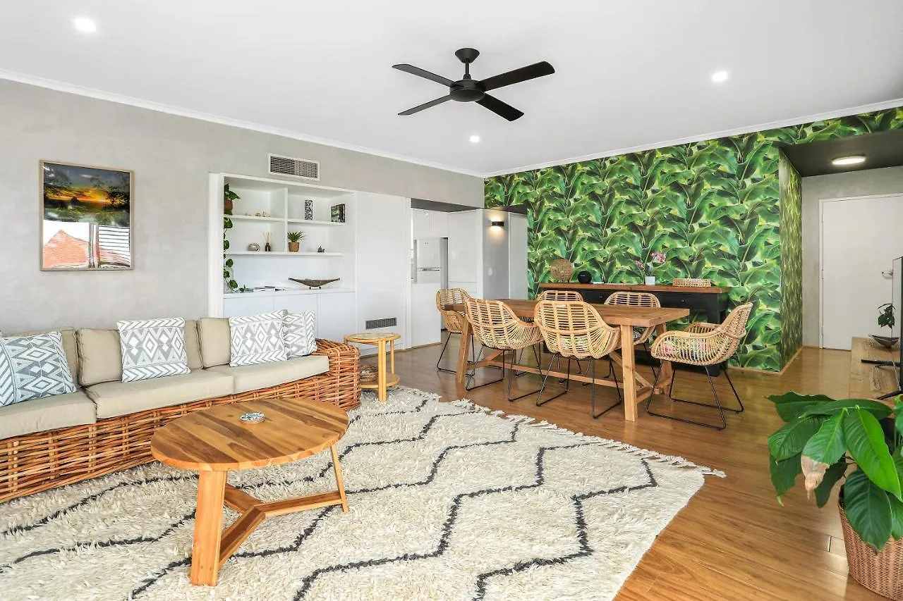 Harmonious Haven With Hinterland Views, Noosa Heads Apartment 0*,  Australia