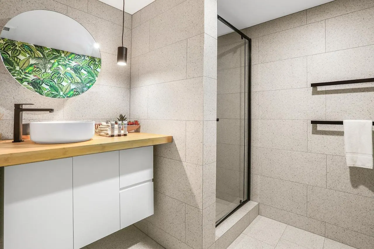 Harmonious Haven With Hinterland Views, Noosa Heads Apartment