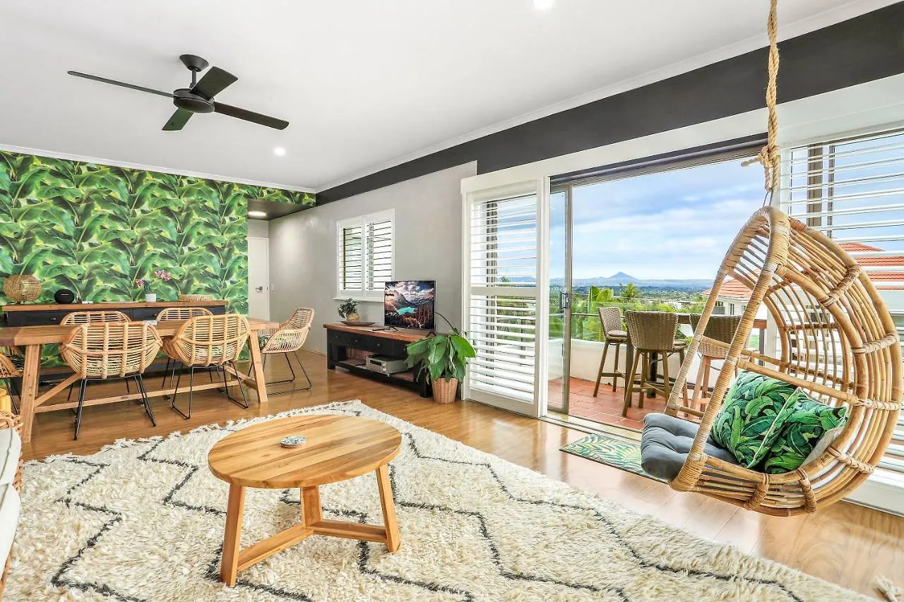 Harmonious Haven With Hinterland Views, Noosa Heads Apartment